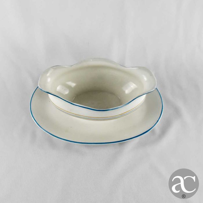 Molheira em porcelana Vista Alegre, com frisos a azul e ouro