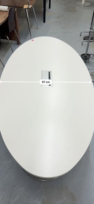Stół konferencyjny Elipsa z Mediaportem