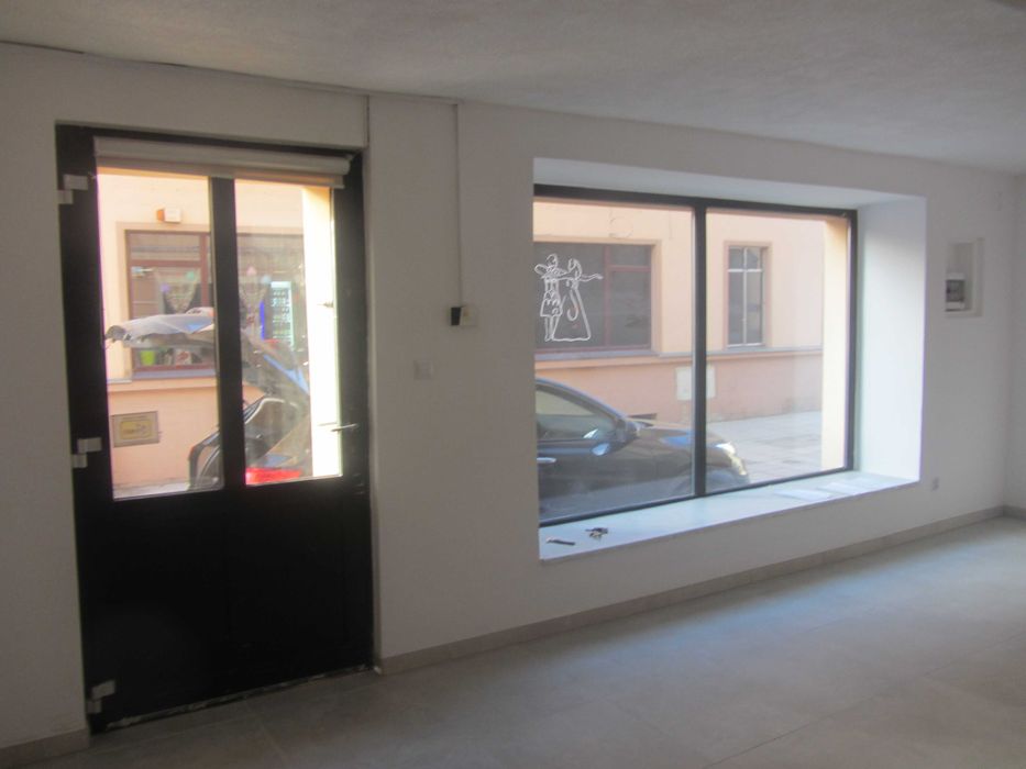 Lokal handlowo-usługowy 37,8m2 w centrum Żar-deptak.