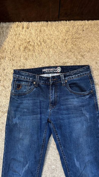 Джинси чоловічі синього кольору.