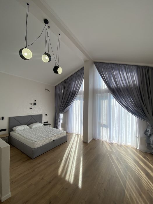 Оренда двоповерхової квартири з терасою, Комфорт Таун, Березняки