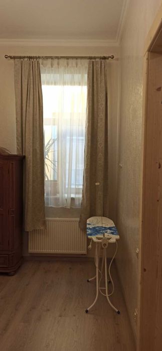 Частина вілли з окремим входом та вигодами