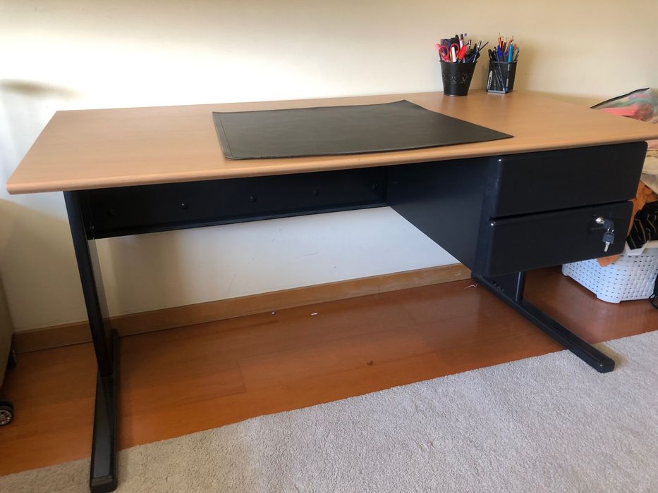 Secretaria + cadeira em pele