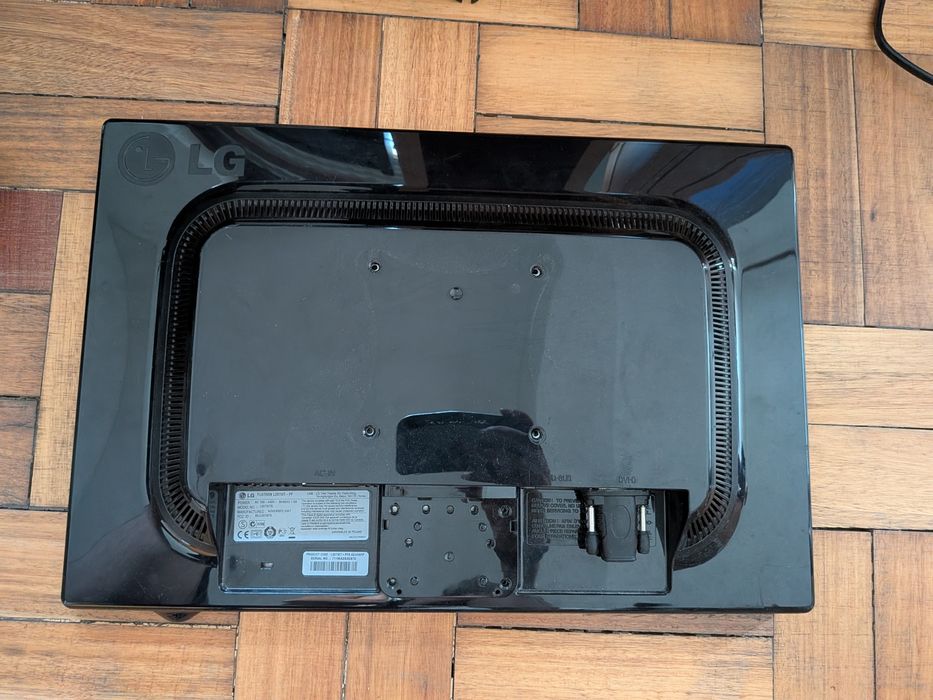 Monitores Samsung 22 e Lg 20