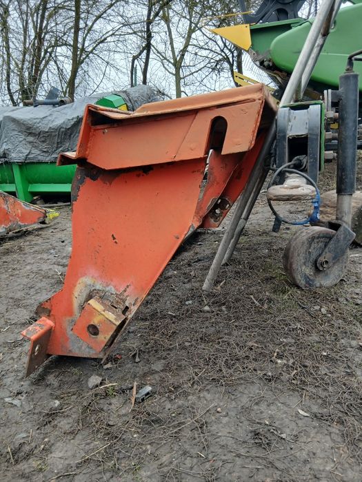 Продам перехідну рамку.Для жатки олімак драго. До Комбайна Масей .