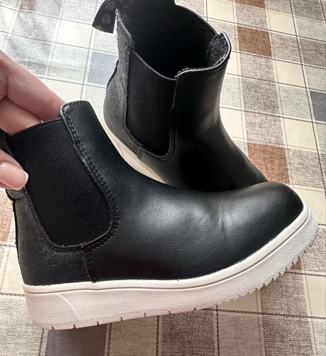 Демісезонне дітяче взуття/ботінки на дівчинку H&M, 30р.(18-18,5см)