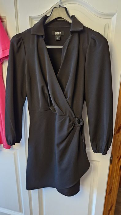 Czarna sukienka DKNY