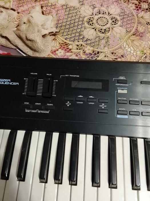 Синтезатор професіональний