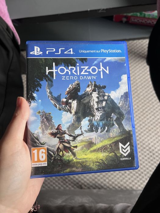 Ps4 + 2 comandos + cabo HDMI + Jogo horizon