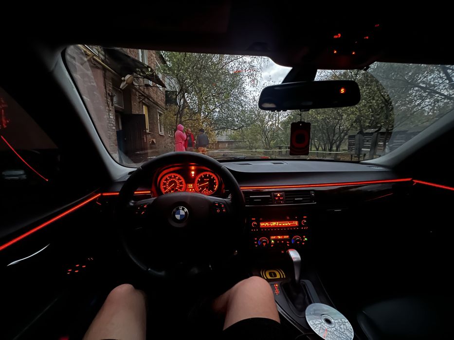 Продам BMW e91 2011год