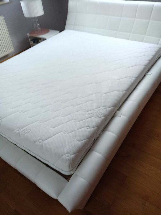 Łóżko z materacem 160x200