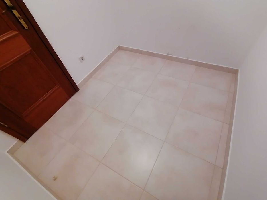 Vende-se apartamento apartamento T2 com boa restauraçao recente.