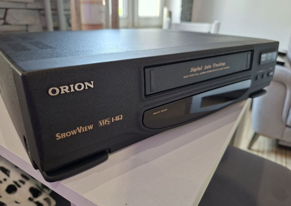 Odtwarzacz VHS Orion  - siedem vhs