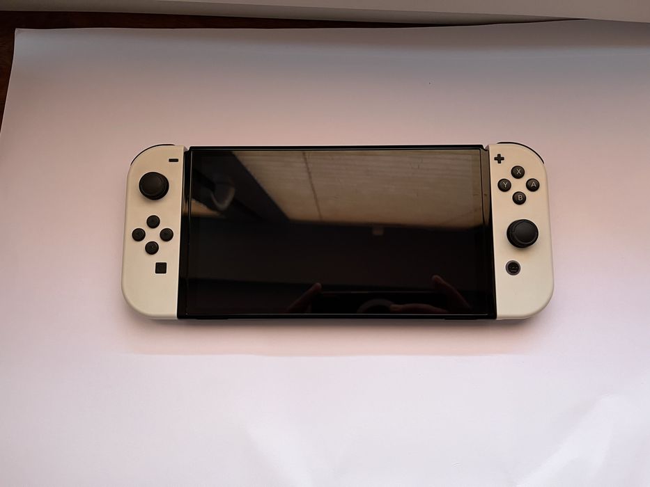 Nintendo Switch Oled + 2 gry Pokemon