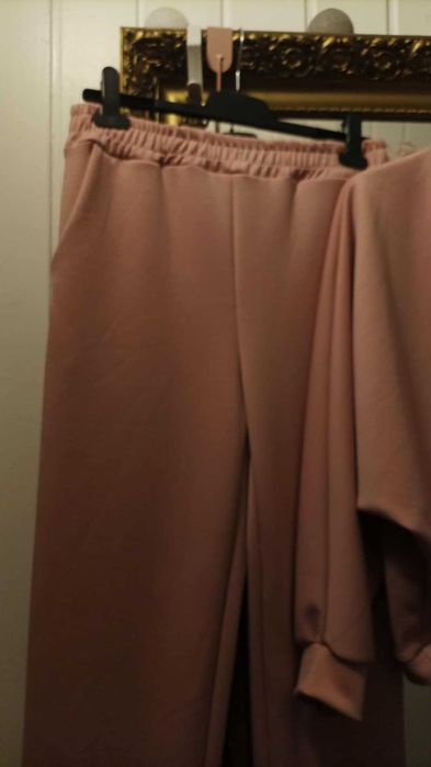 Nowy komplet damski madelko , pudrowy roz.