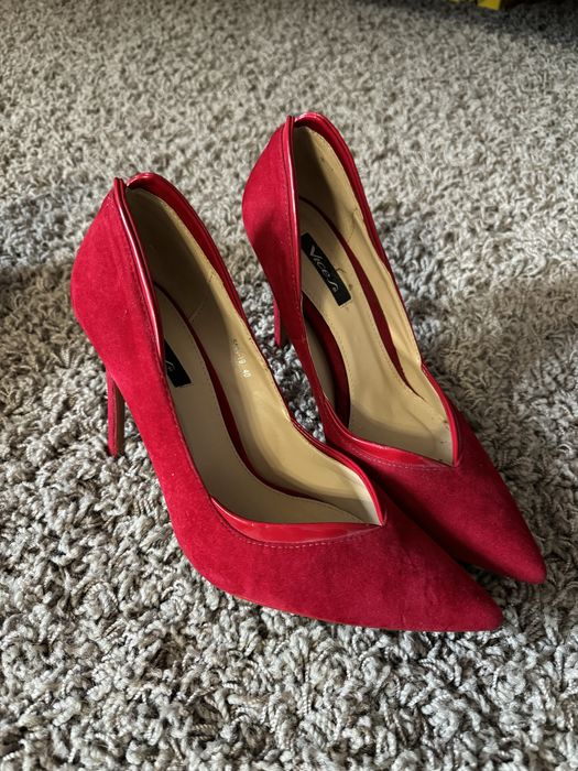 Червоні лодочки