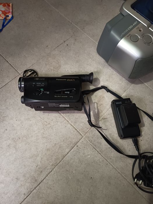 Câmara de vídeo Panasonic NV-RX7 Handycam com formato de fita VHS-C