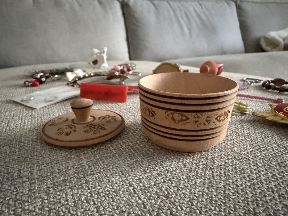 Броши, фарфор, фигурки брелки