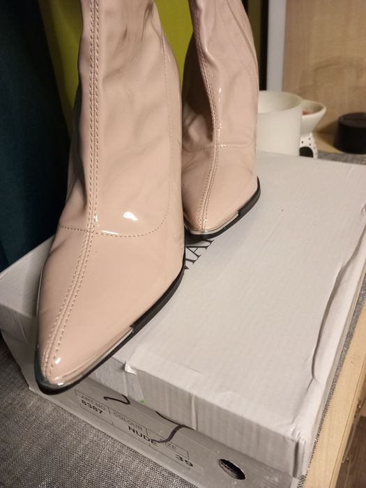 Buty kozaki na obcasie lakierowane nowe rozm 39
