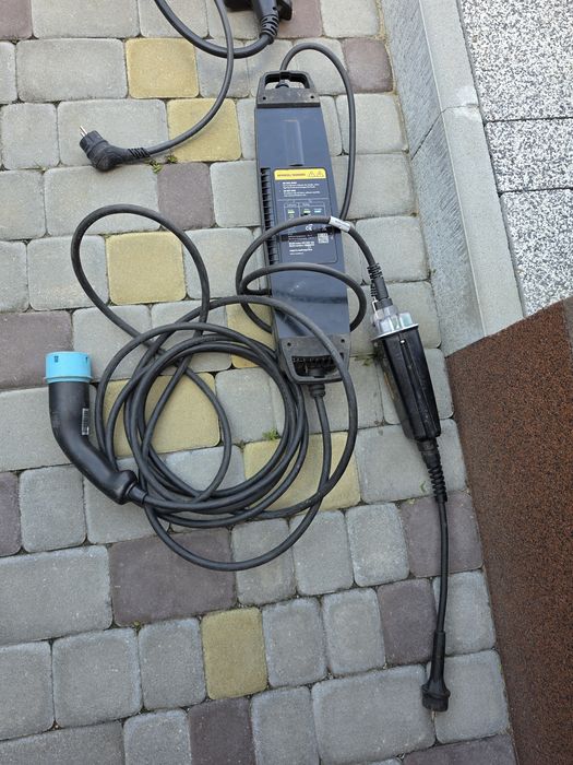 Зарядний пристрій Renault Zoe