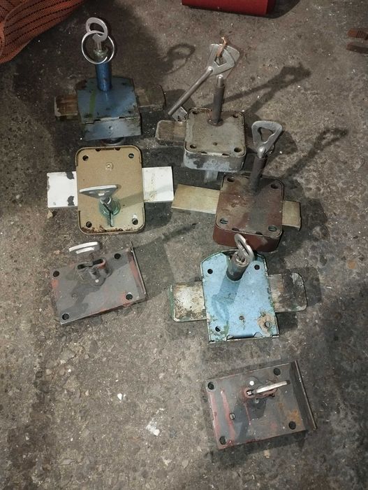 Zasuwa garażowa ryglowa zamek do drzwi bram garażowych garażu altanki