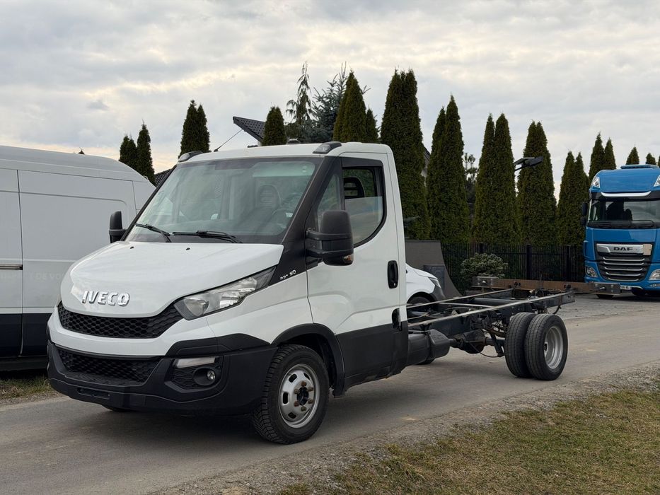 Iveco Daily 35c15 // Rozstaw osi 4,10 // SUPER STAN  Rok 2015 // Inne w ofercie // DO ZABUDOWY //