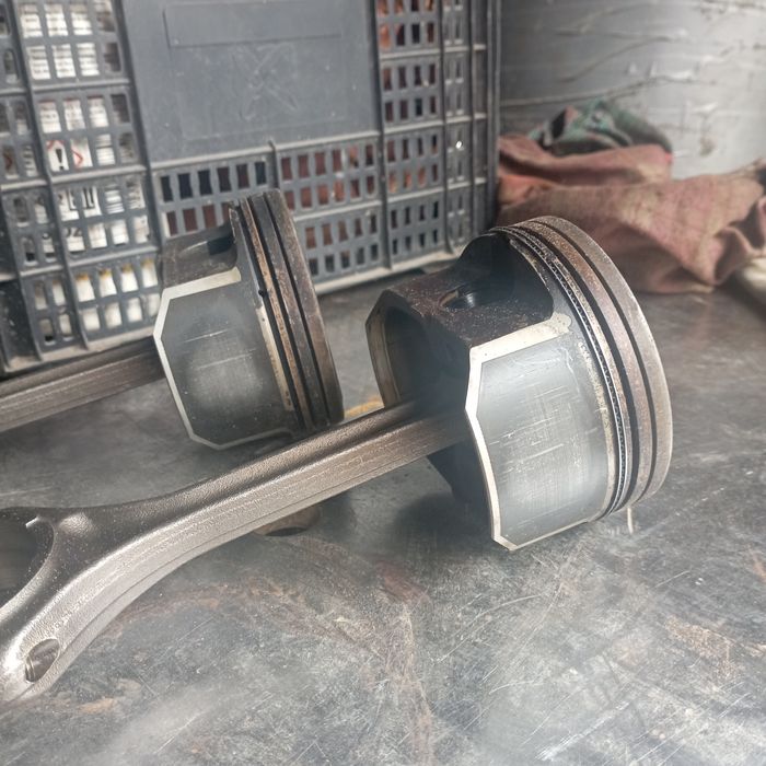 Шатуни з поршнем