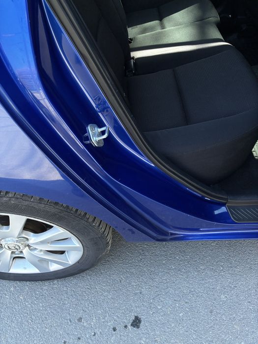 Продам Mazda 3 1.6л