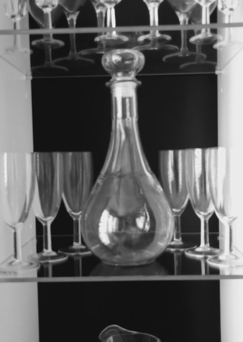 6 kieliszków do wina z karafką