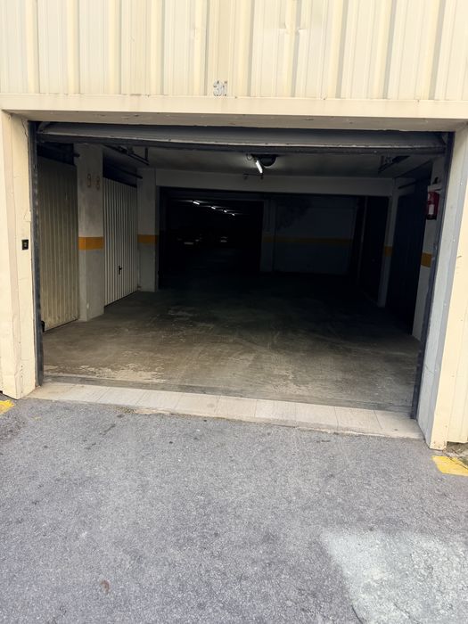 Arrendo Garagem Individual - junto estaçao caminhos ferro