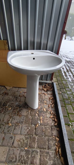 Umywalka ceramiczna z nogą