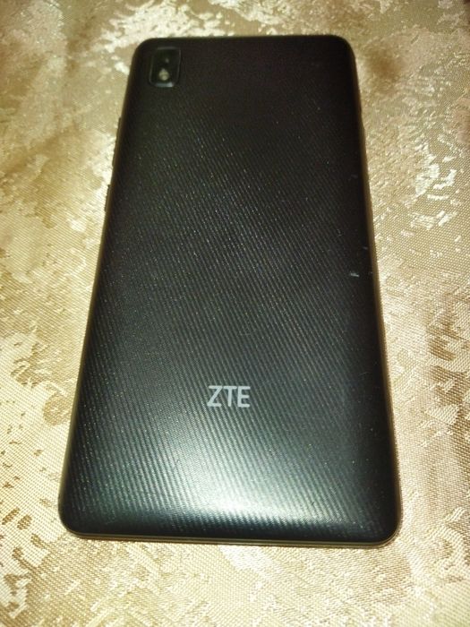Телефон ZTE Blade L на запчасти
