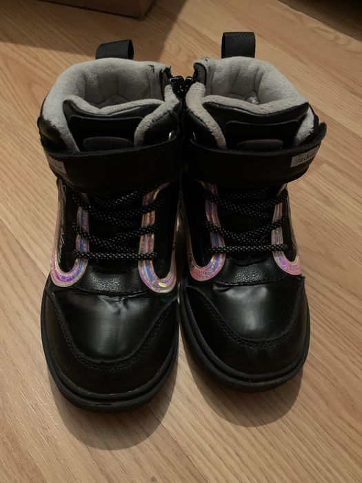 Продам чобітки дівчачі