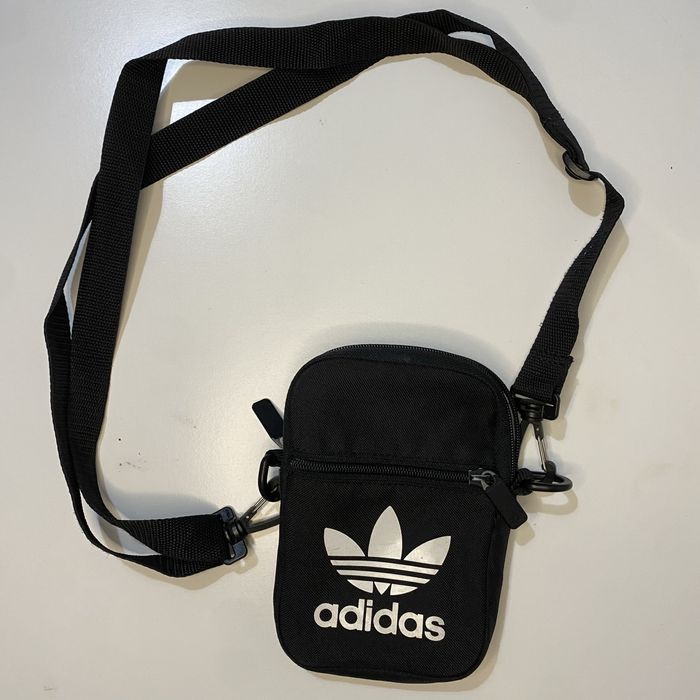 Bolsa adidas.