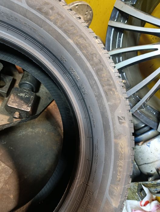 Шина 225/65/17 Bridgestone blizzak 6