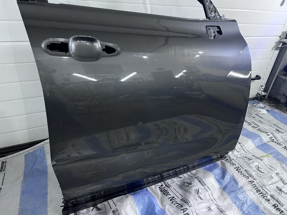 Дверь голая передняя правая Toyota Highlander 20-26   67001-0E171