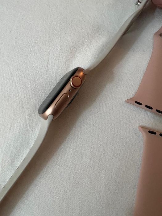 Apple watch gold aluminum