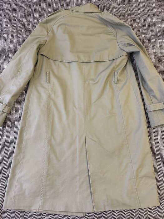 Базовий жіночий тренч