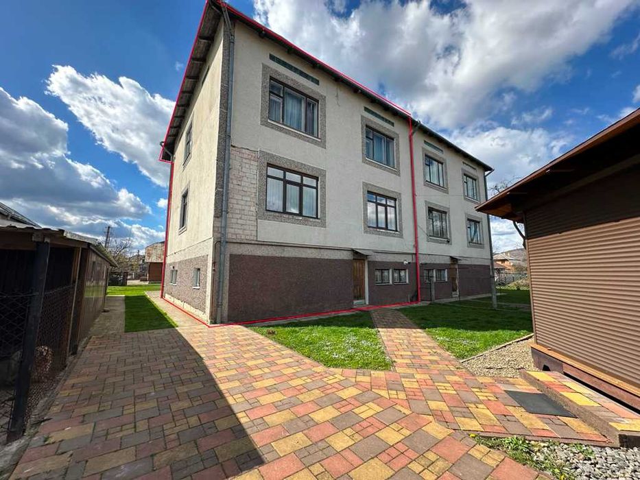 Продається житловий будинок у карпатах