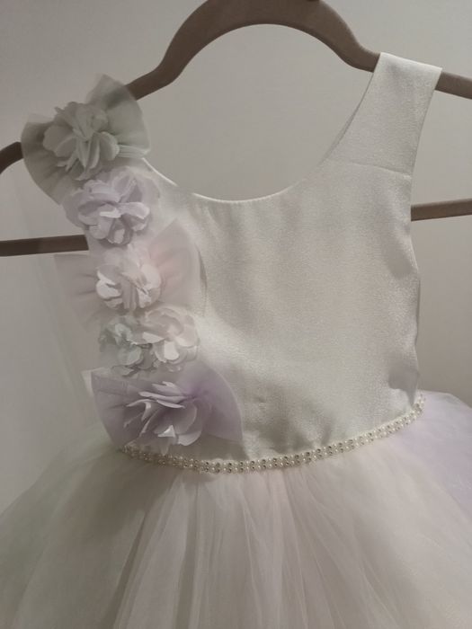 Suknia,  rozmiar 134 .   Na kole.