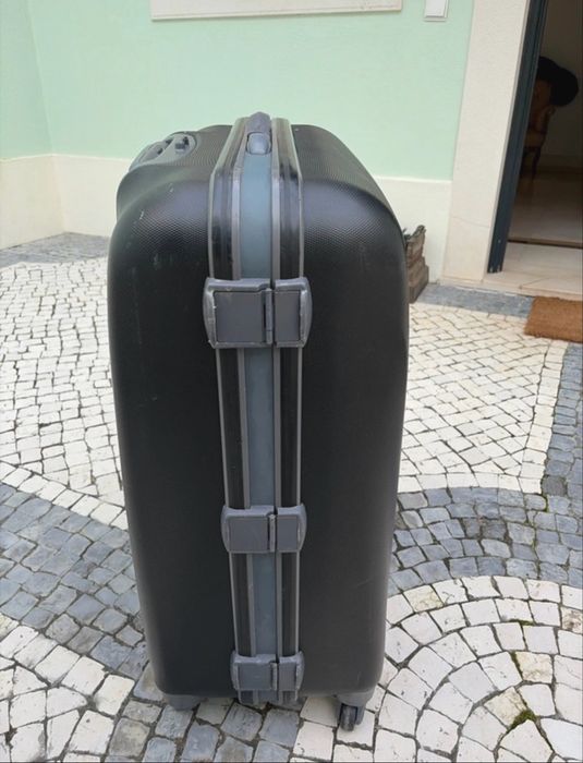 Mala de viagem da Delsey preta