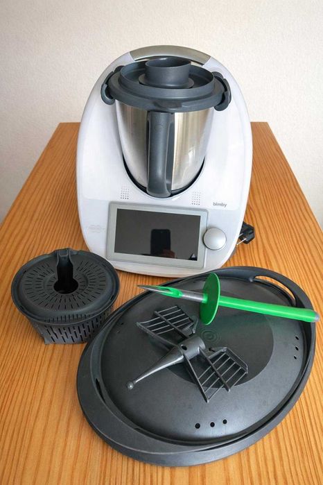 Bimby TM6 - como nova e com todos os acessórios