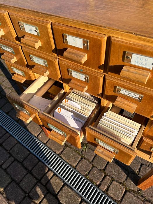 Szafka biblioteczna