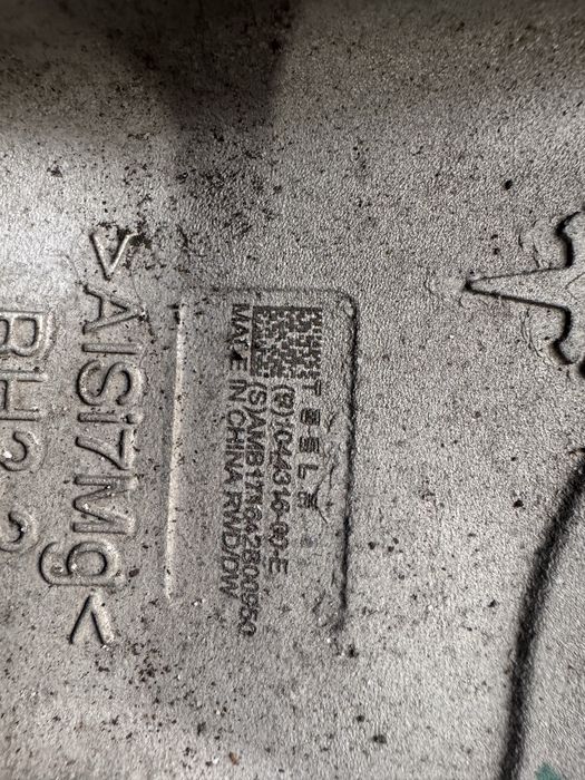 Цапфа tesla Model 3 1044411-00-F 104416-00-G 104316-00-E 1044311-00-E