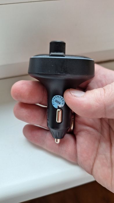 ФМ трансмиттер блютуз зарядка Fmt050