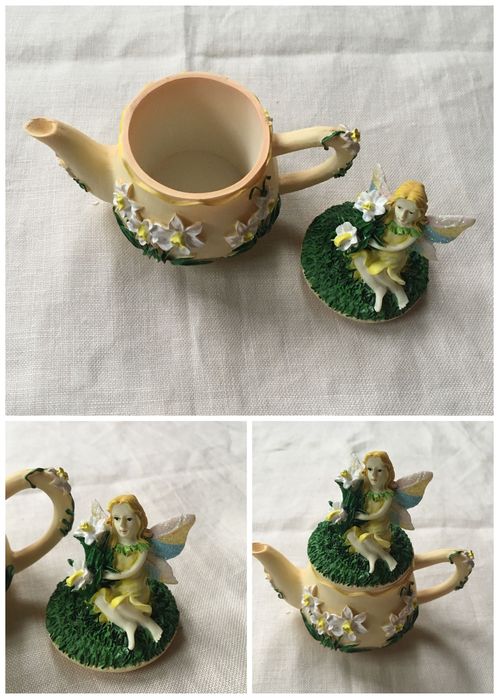 Conjunto de seis bules miniatura com motivo de fadas em porcelana
