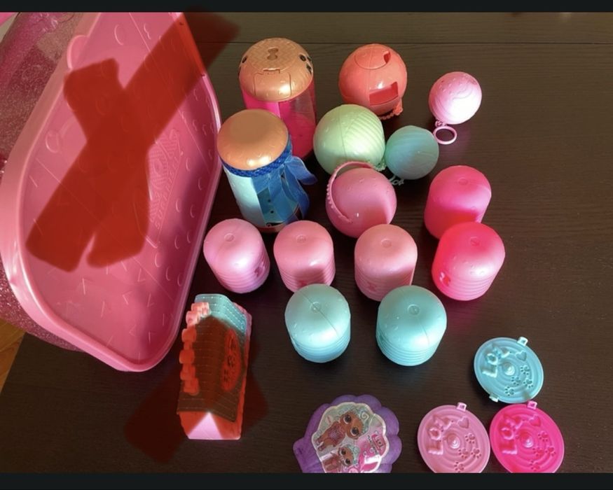 Caixas LOL (bonecas, bebés, pets vendidos à parte)