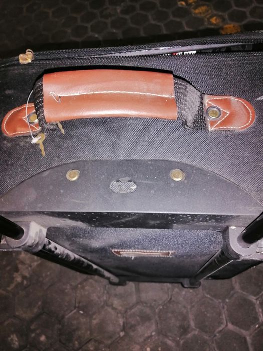 Mala de viagem usada. Dimensões de mala de cabine.