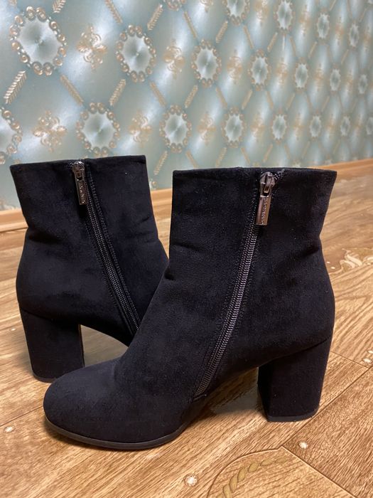 Демисезонные ботинки на каблуке