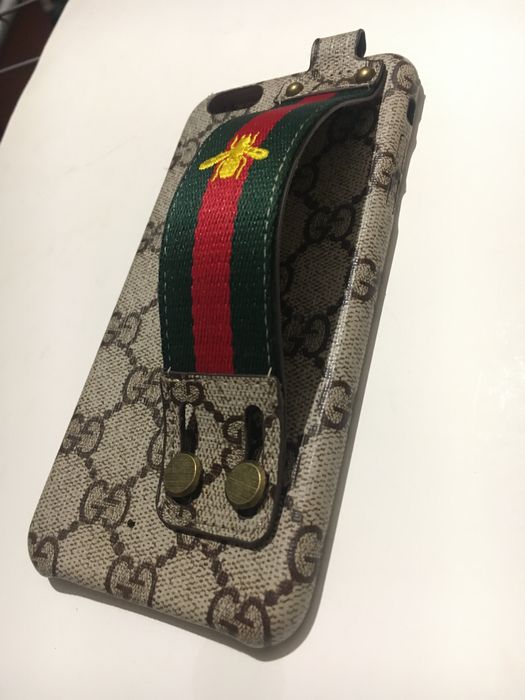 Чехлы для iPhone 8 Plus дёшево отдам